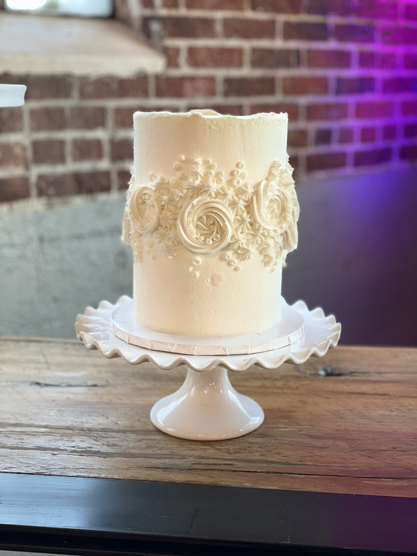 Modern swirl wedding cake